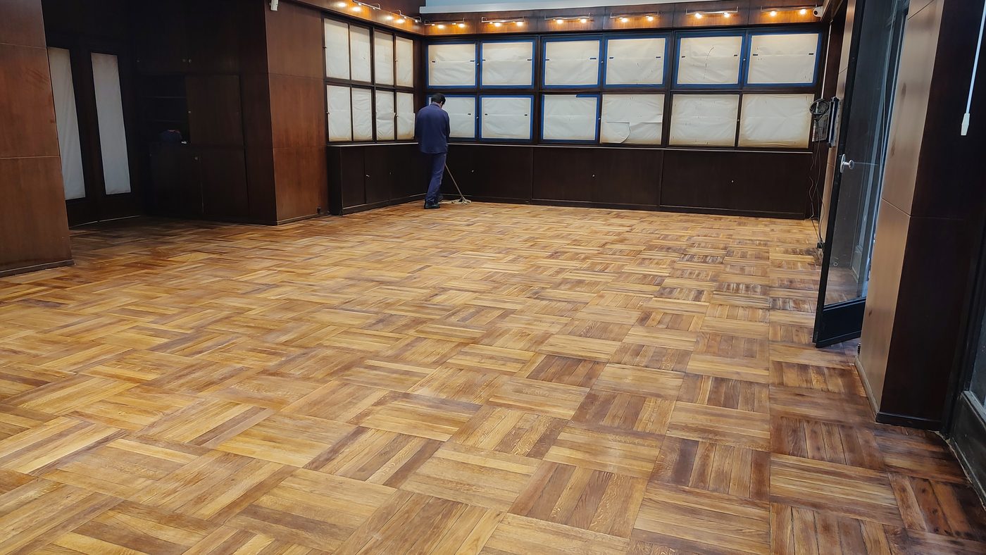 Salón Noble de SADAIC restaurado: parquet y boiserie de madera