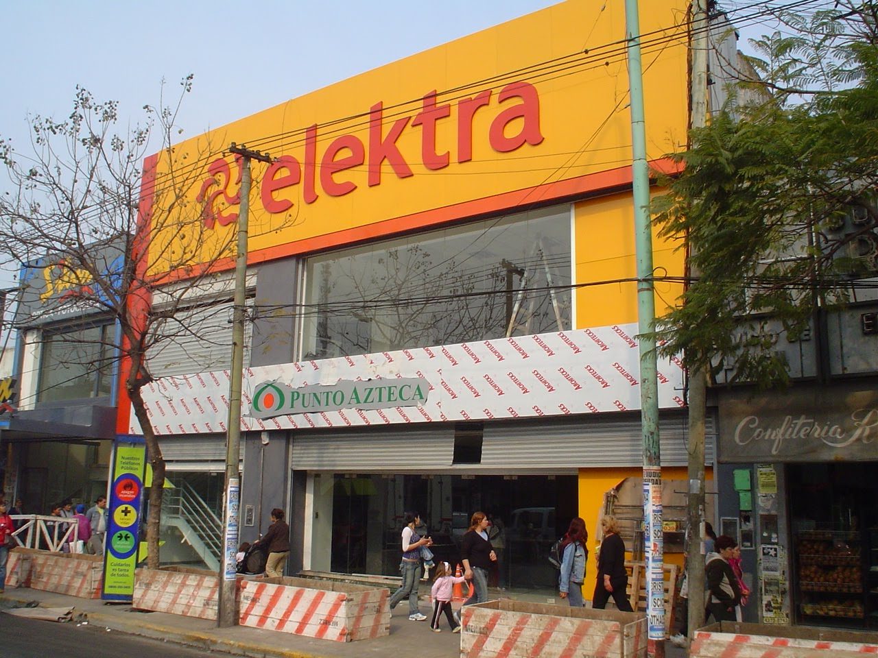 Local Elektra y Punto Azteca — Grupo Salinas